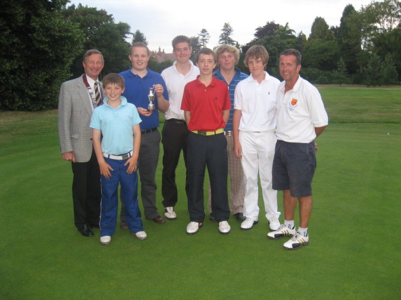 OWA President 2010 Jonathan Meredith witht he winning school team.